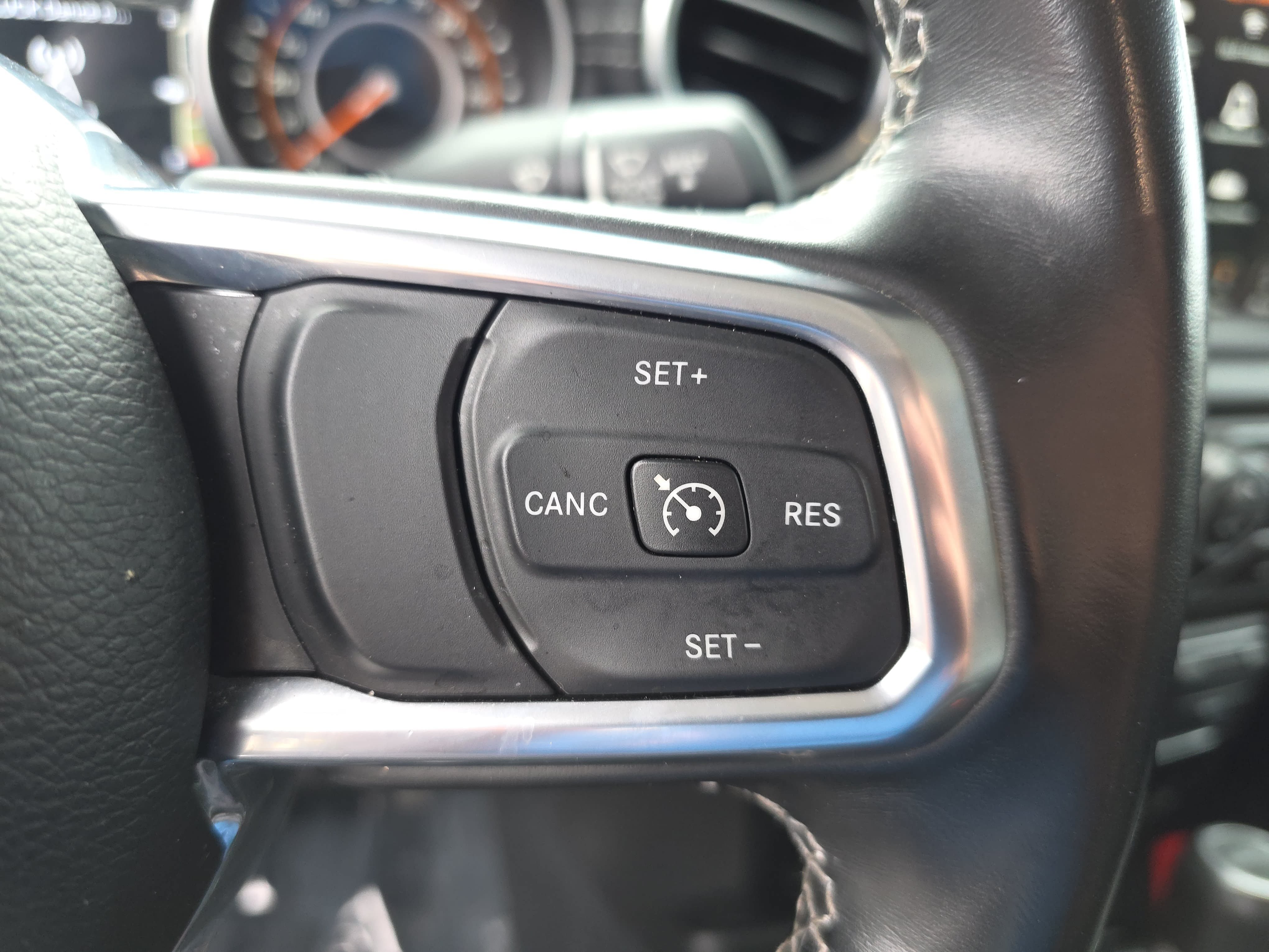 Certified 2022 Jeep Gladiator Overland w/ Popular Equipment Package AWD/4WD image 15