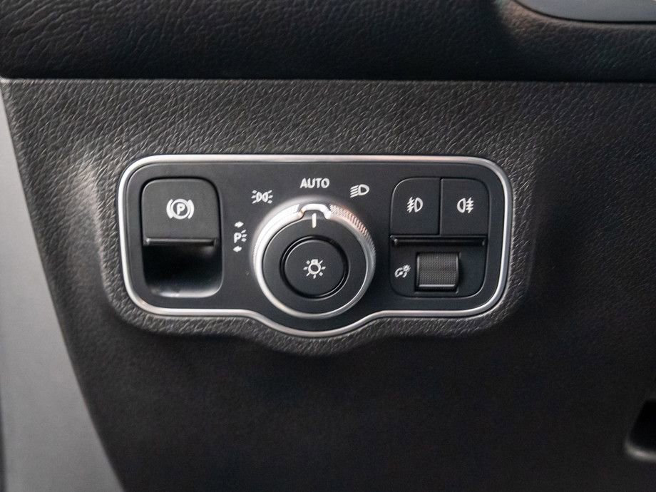 Used 2023 Mercedes-Benz GLB 250 4MATIC image 21