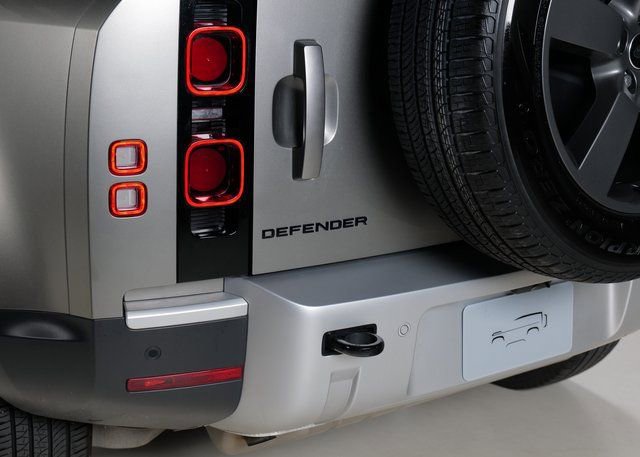 Used 2025 Land Rover Defender 110 S image 30