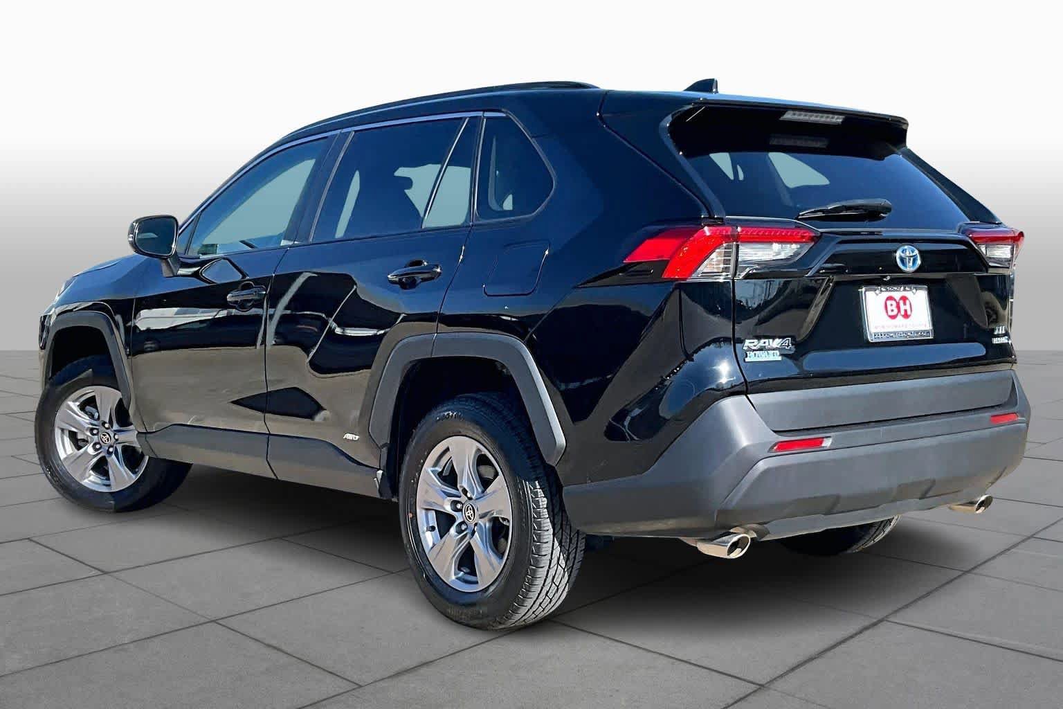 Used 2024 Toyota RAV4 XLE AWD/4WD image 12