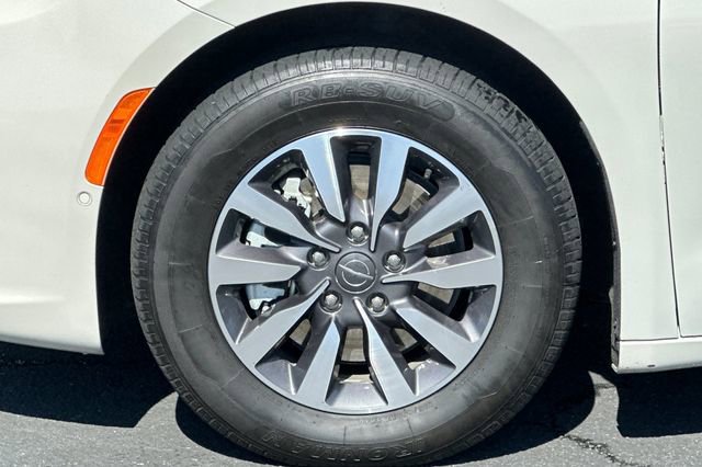 Used 2021 Chrysler Pacifica Touring-L FWD image 35