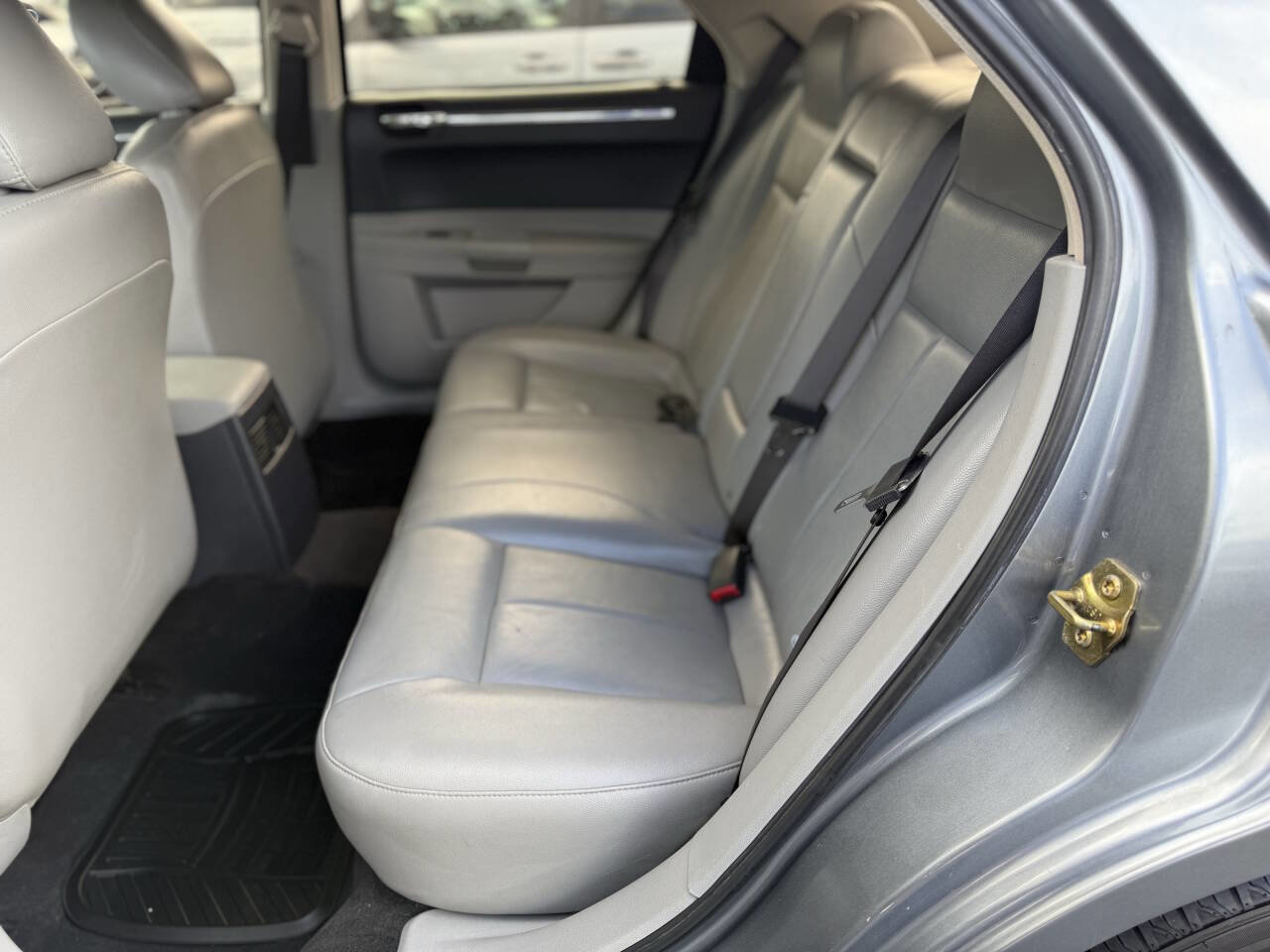 Used 2006 Chrysler 300 Touring RWD image 14