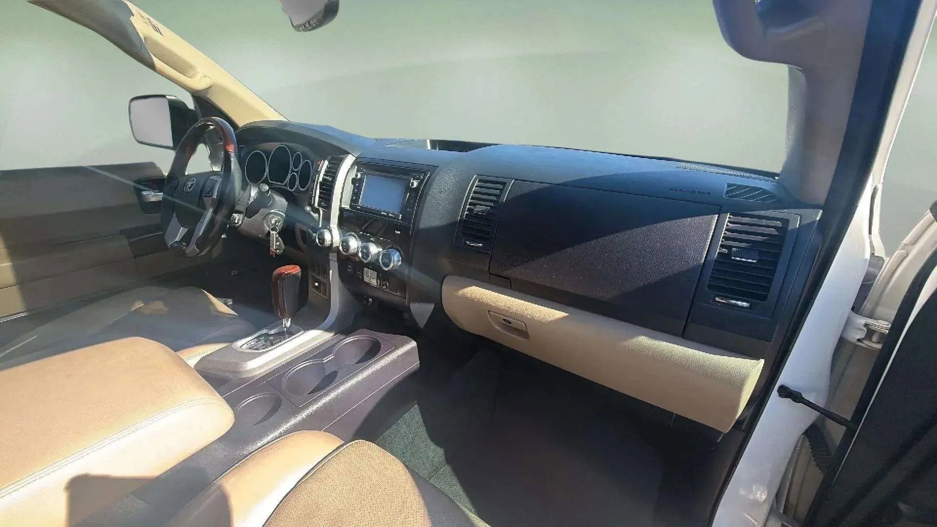 Used 2016 Toyota Sequoia Platinum image 16