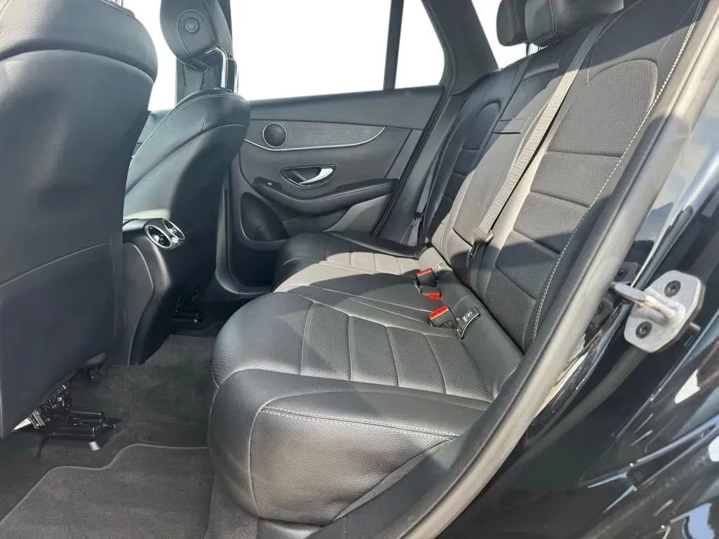 Used 2022 Mercedes-Benz GLC 300 4MATIC image 17