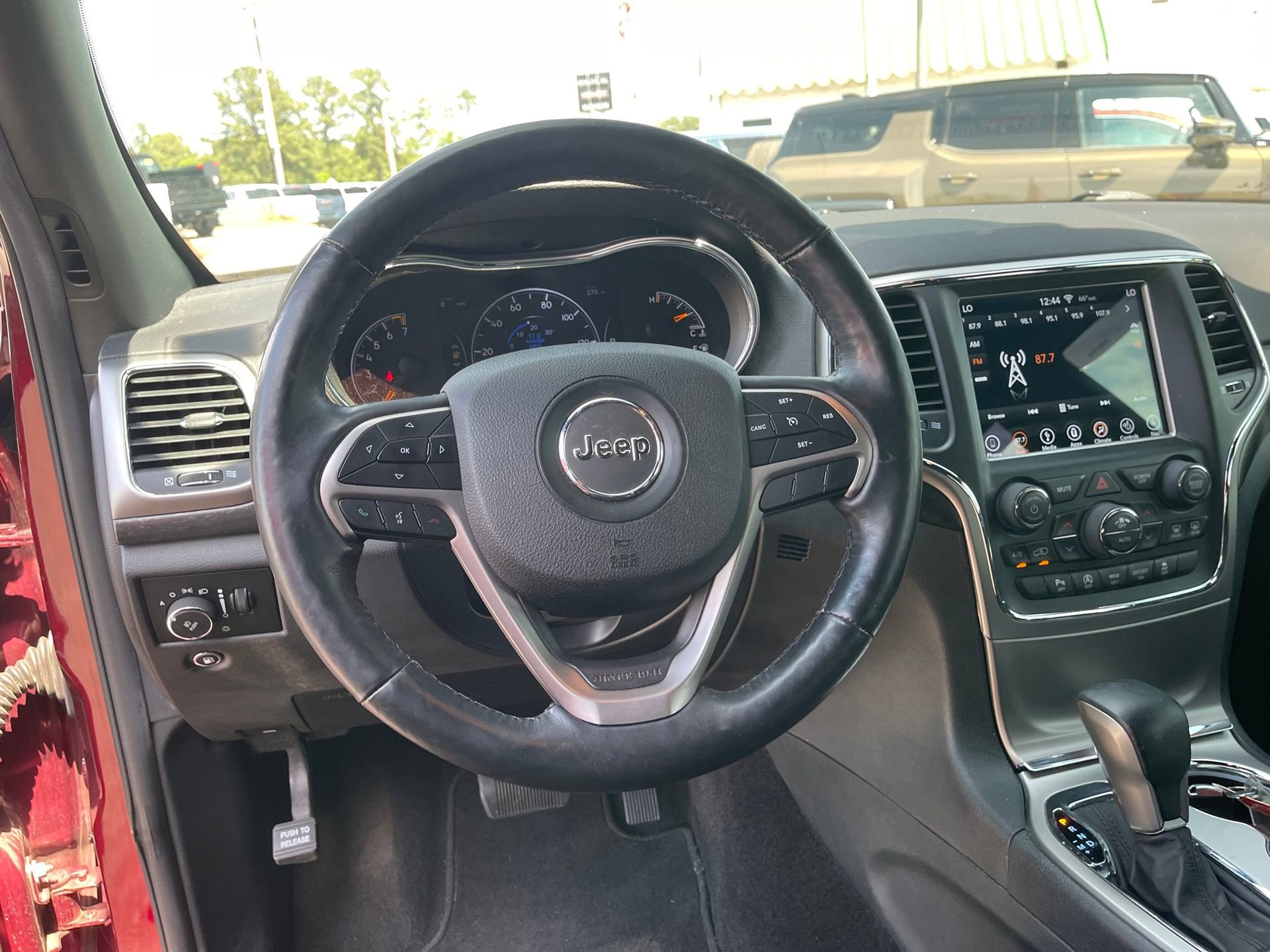 Used 2018 Jeep Grand Cherokee Altitude image 15
