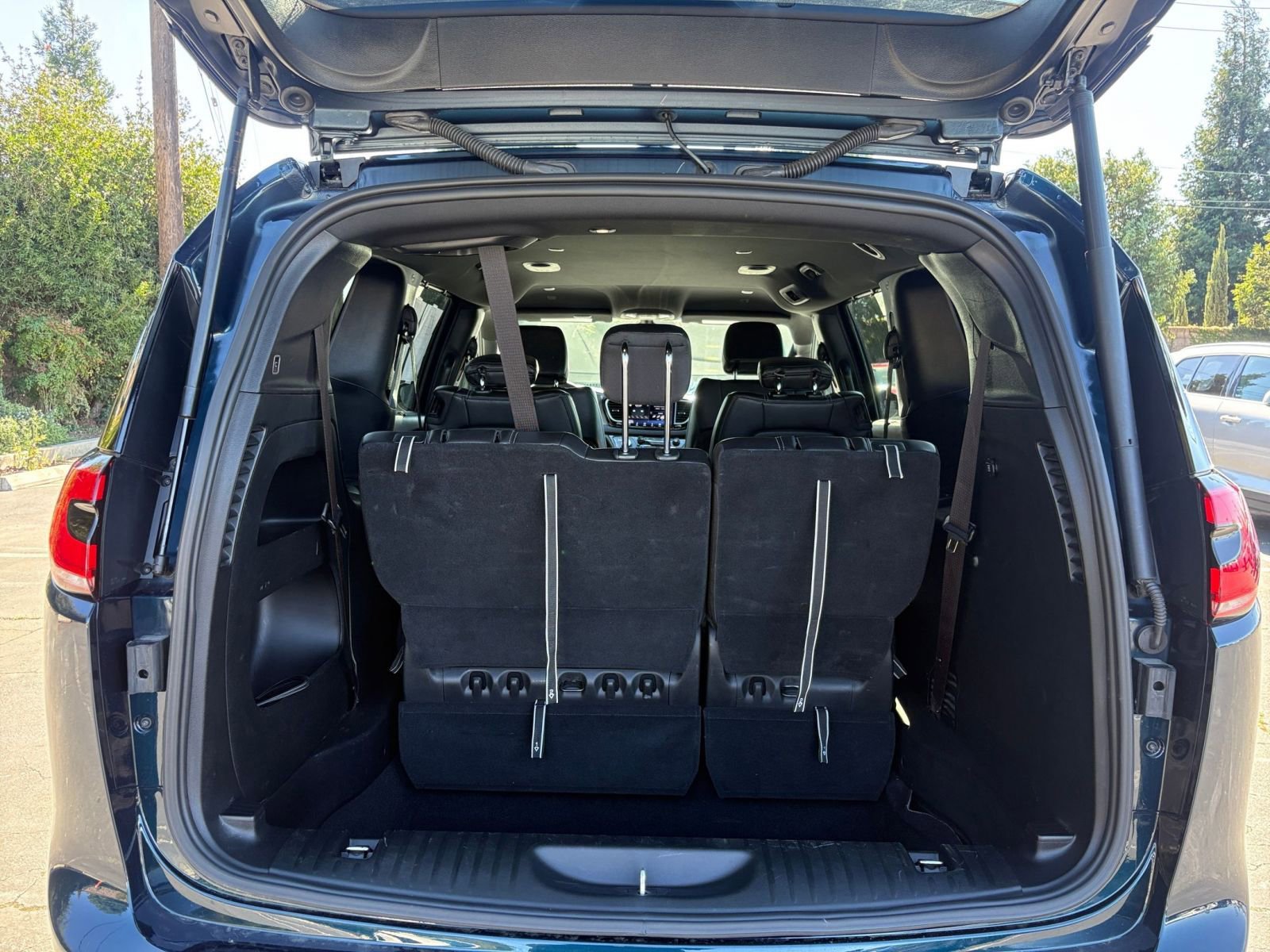 Used 2025 Chrysler Pacifica Select image 34