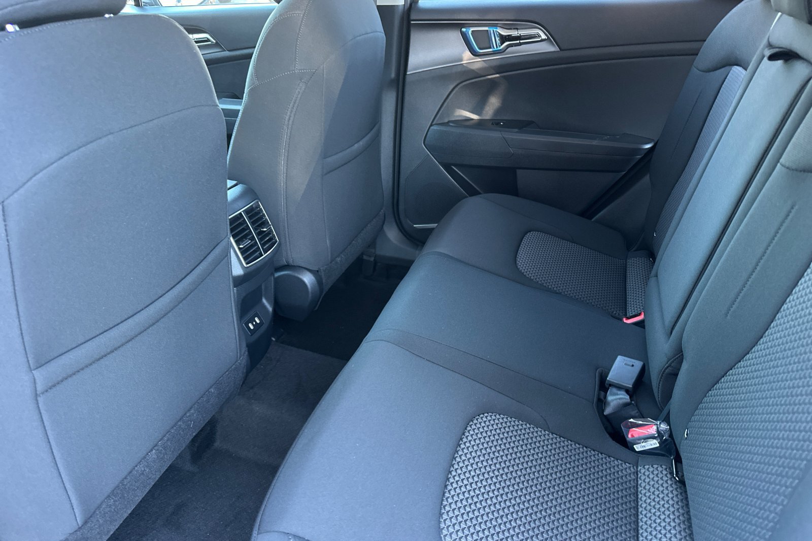 New 2027 Kia Sportage LX FWD image 12