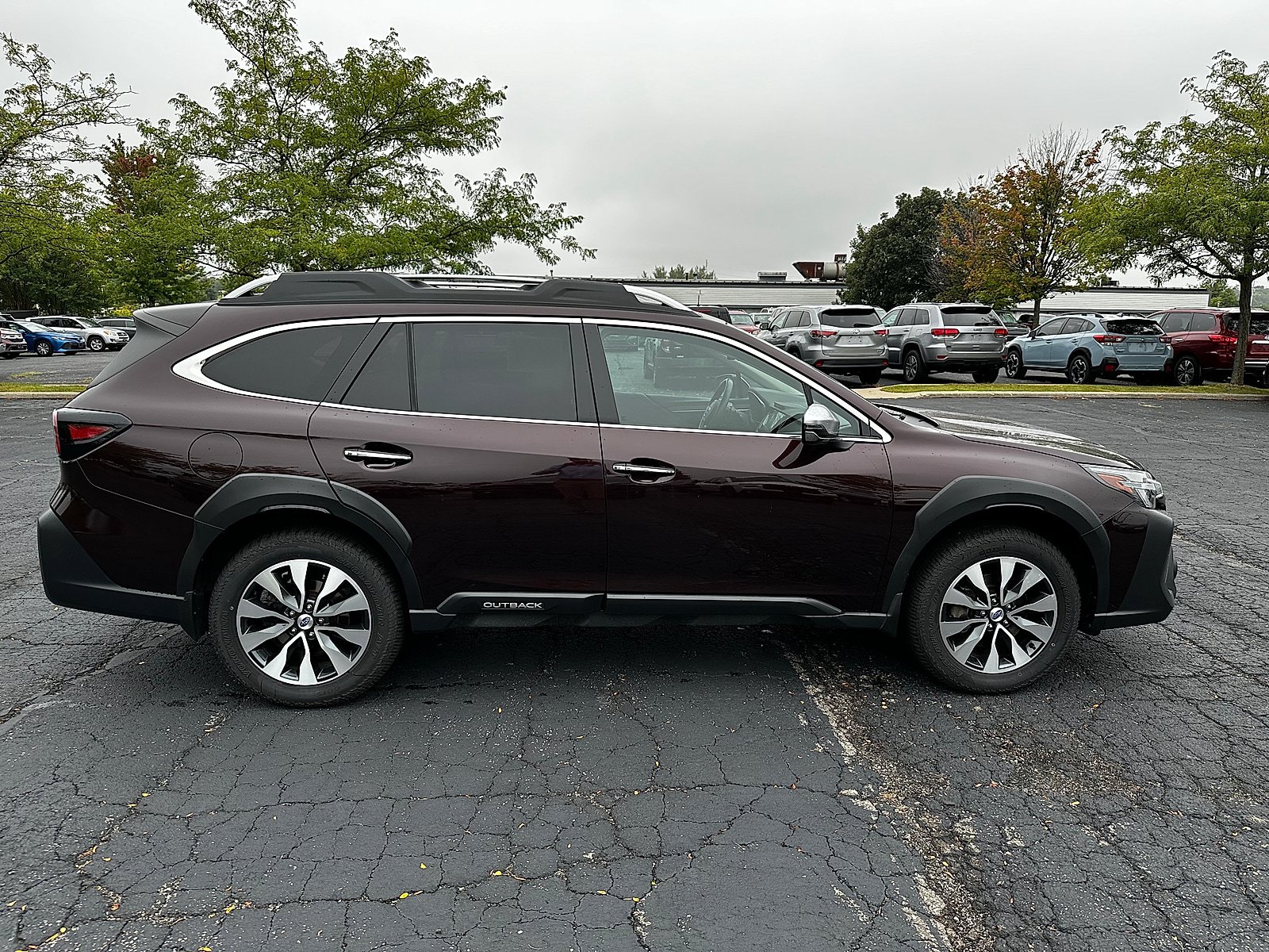 Used 2023 Subaru Outback Touring AWD/4WD image 2