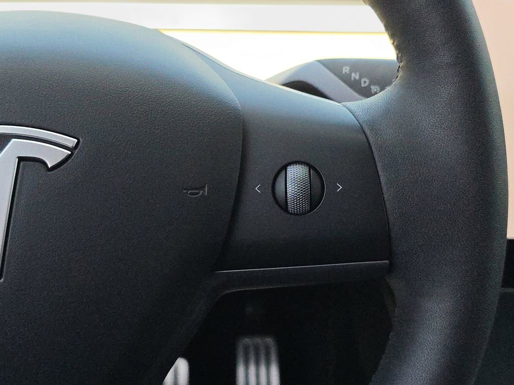 Used 2025 Tesla Model Y Performance AWD/4WD image 24