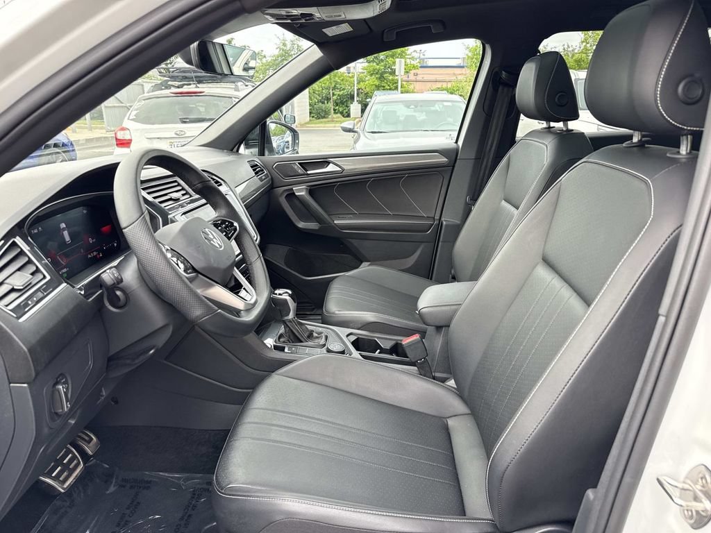 Used 2023 Volkswagen Tiguan SE R-Line AWD/4WD image 10