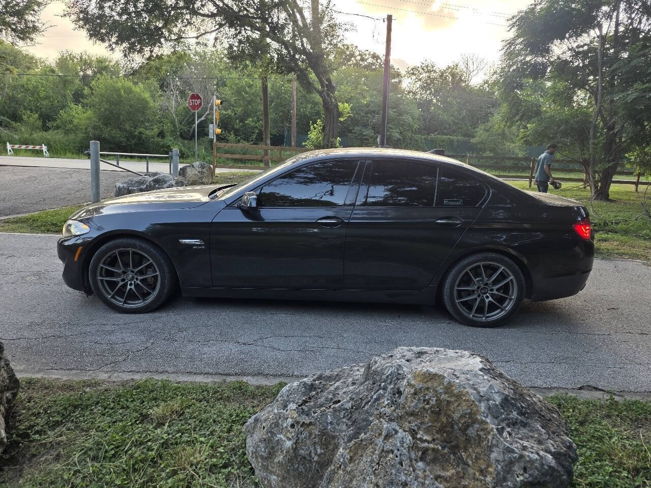 Used 2011 BMW 550i xDrive Sedan AWD/4WD image 4