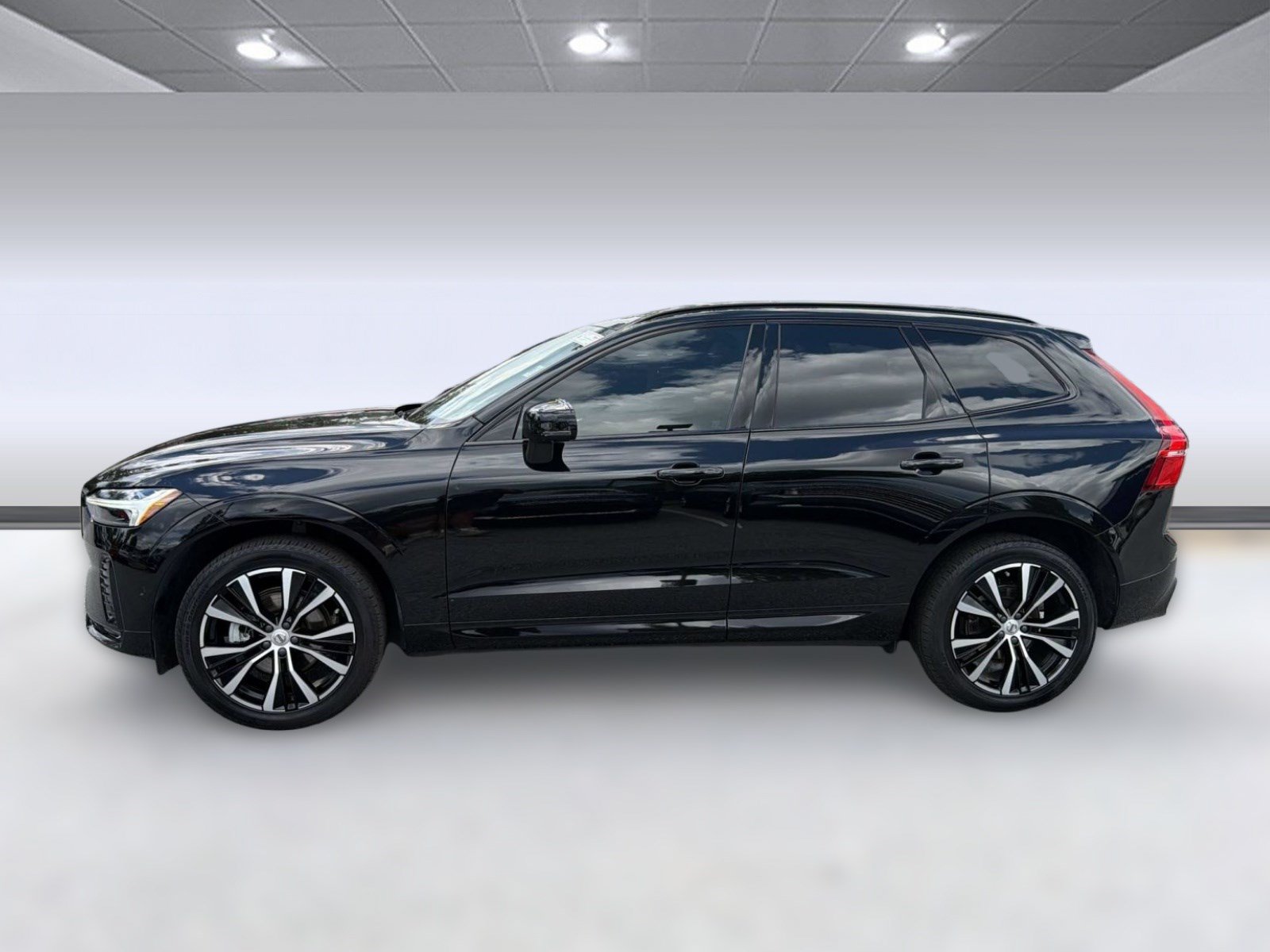 Certified 2024 Volvo XC60 B5 Plus w/ Protection Package Premier AWD/4WD image 2