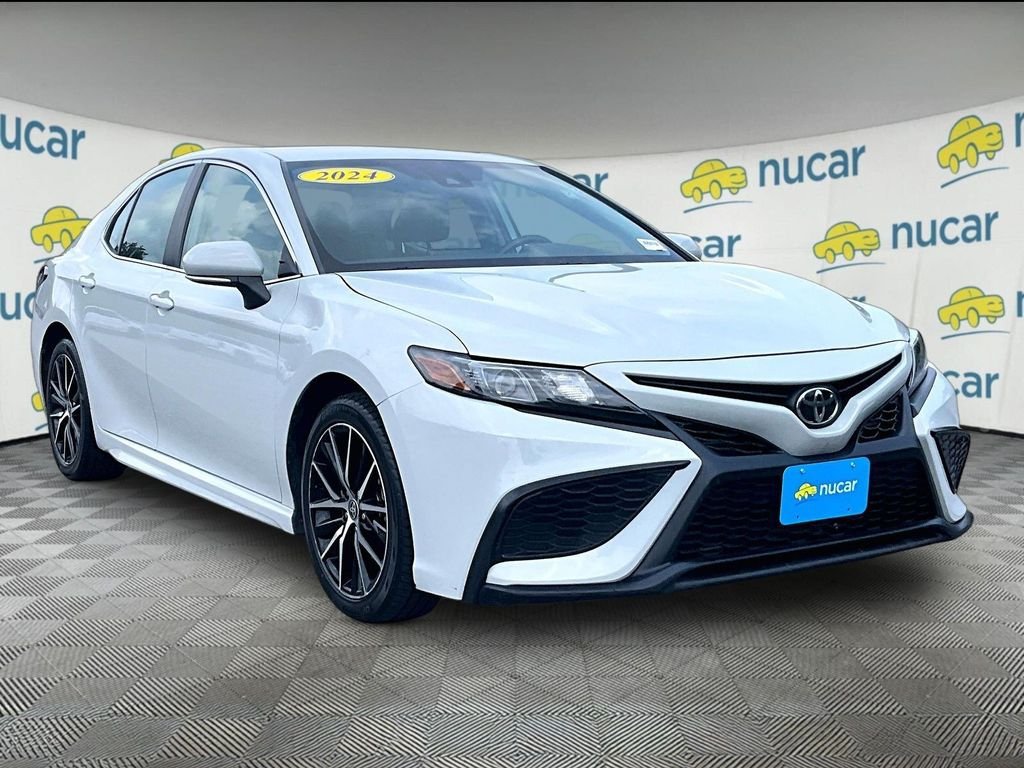 Used 2024 Toyota Camry SE FWD image 1