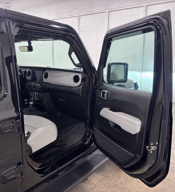 Used 2023 Jeep Gladiator Overland AWD/4WD image 17