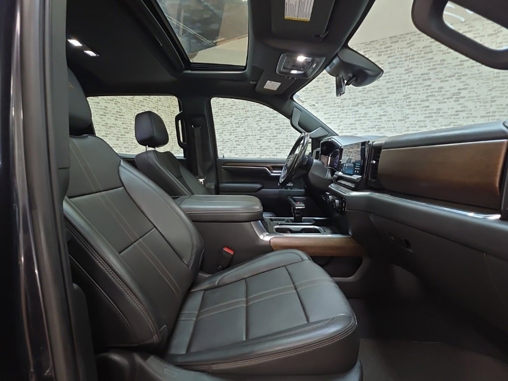 Used 2023 Chevrolet Silverado 1500 High Country w/ Technology Package image 13