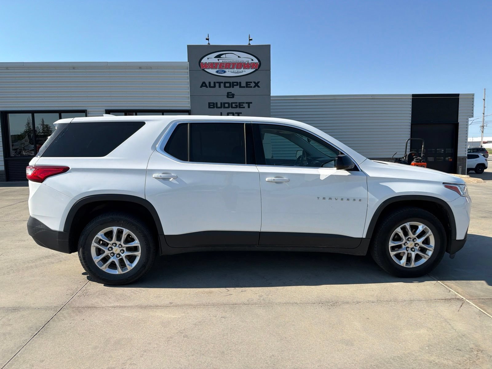 Used 2018 Chevrolet Traverse LS FWD image 1