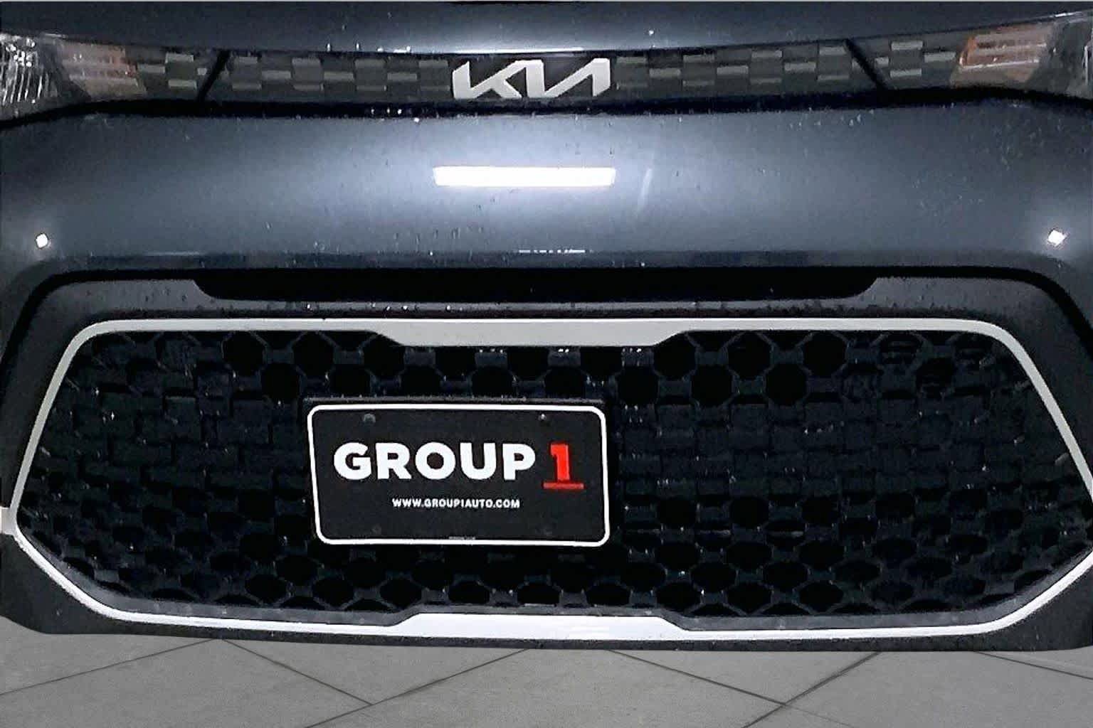 Used 2025 Kia Soul LX w/ LX Technology Package FWD image 32