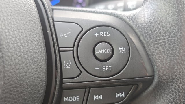 Used 2021 Toyota RAV4 LE AWD/4WD image 21