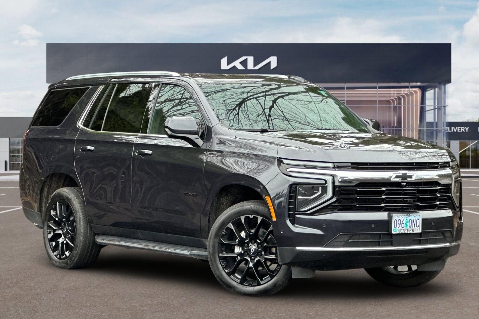 Used 2025 Chevrolet Tahoe LS image 2