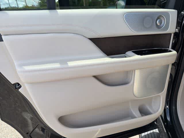 Used 2020 Lincoln Navigator L Reserve w/ Luxury Package AWD/4WD image 28