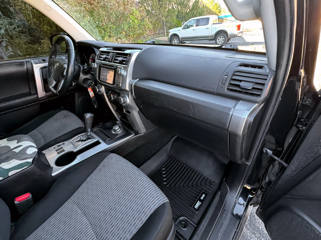 Used 2016 Toyota 4Runner SR5 AWD/4WD image 31