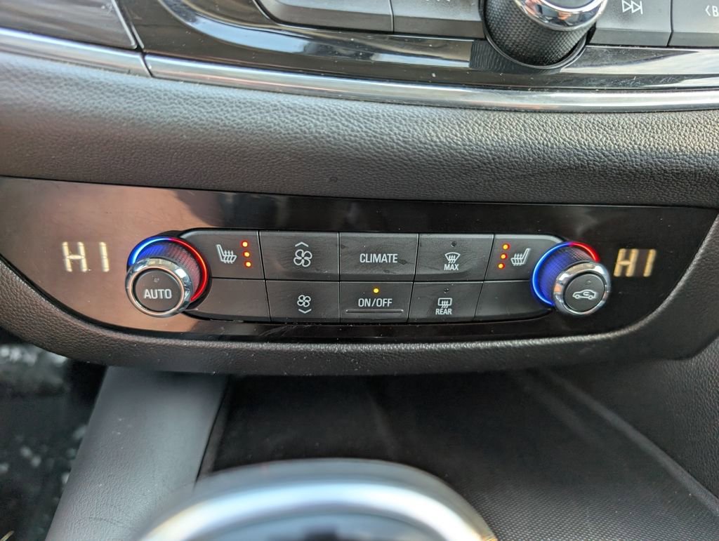 Used 2021 Buick Enclave Essence w/ Sound and Sites Package image 29