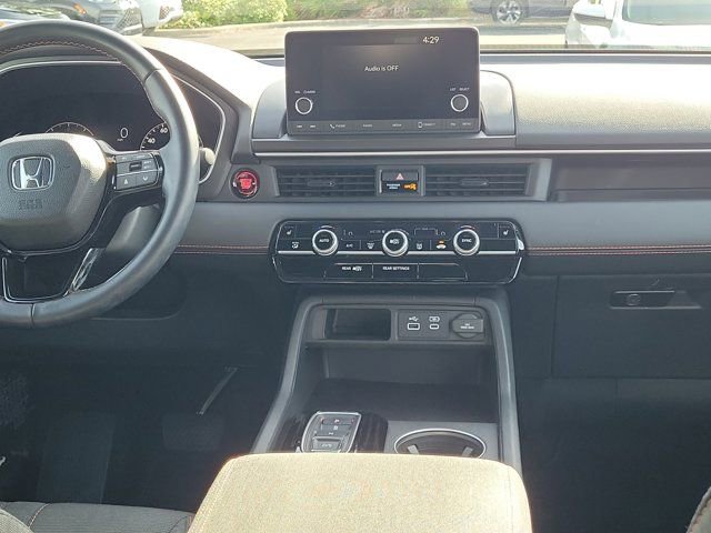 Certified 2025 Honda Pilot Sport image 5