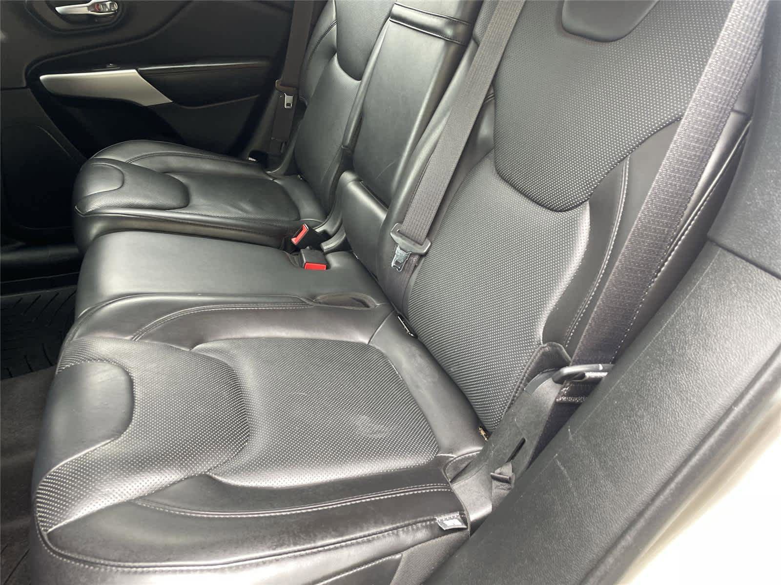 Used 2016 Jeep Cherokee Overland AWD/4WD image 15