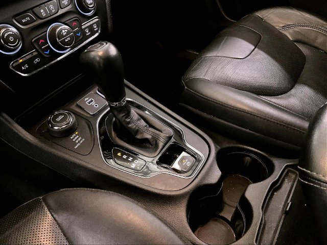 Used 2021 Jeep Cherokee Limited AWD/4WD image 17