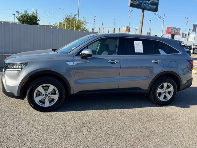 Used 2023 Kia Sorento LX AWD/4WD image 3