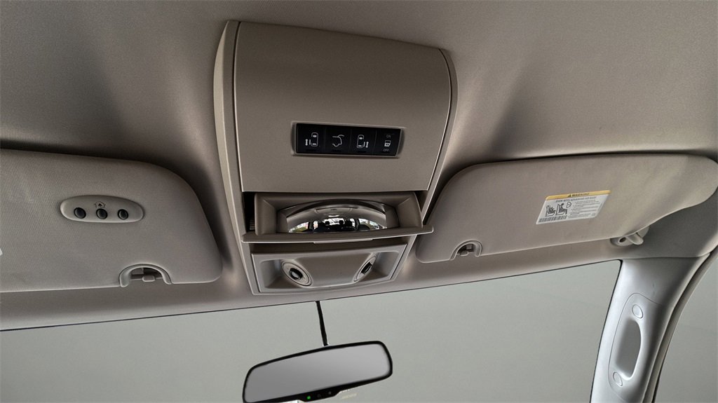 Used 2014 Chrysler Town & Country Touring image 29