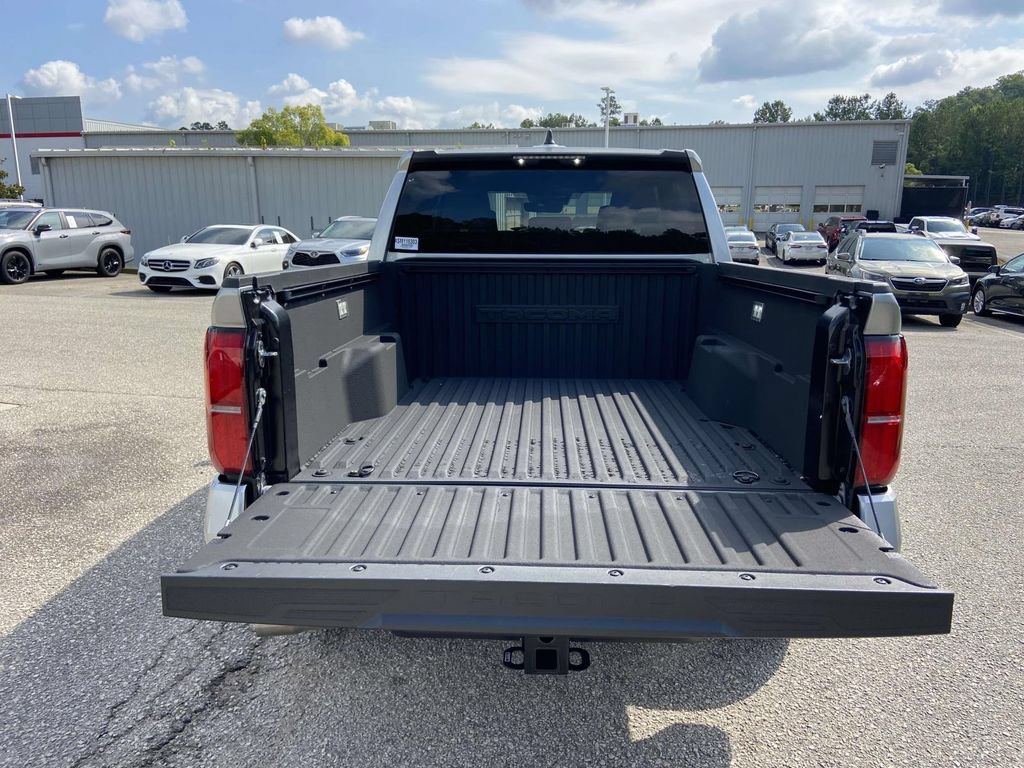 Used 2025 Toyota Tacoma SR5 AWD/4WD image 10