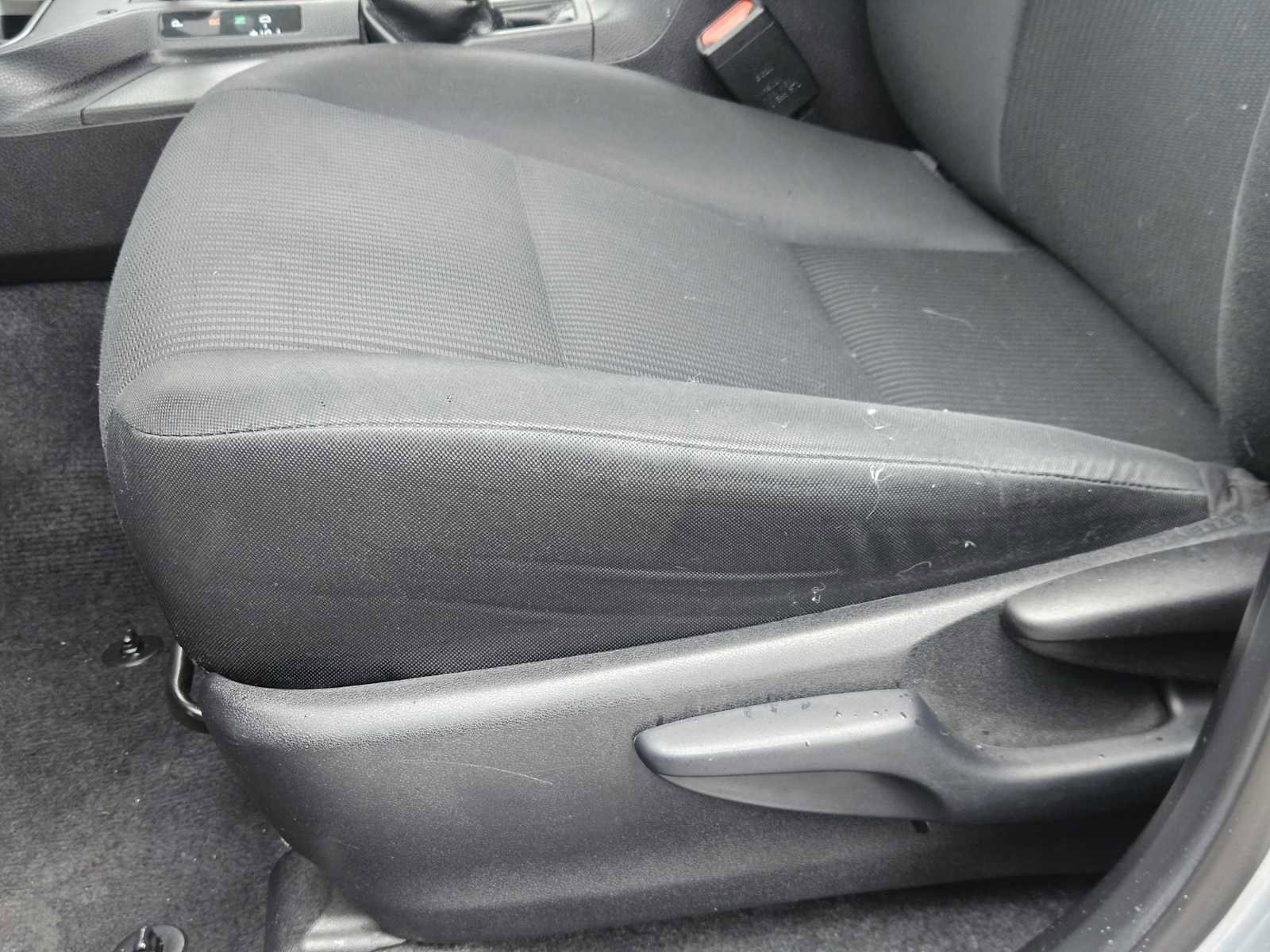 Used 2018 Toyota RAV4 LE image 23