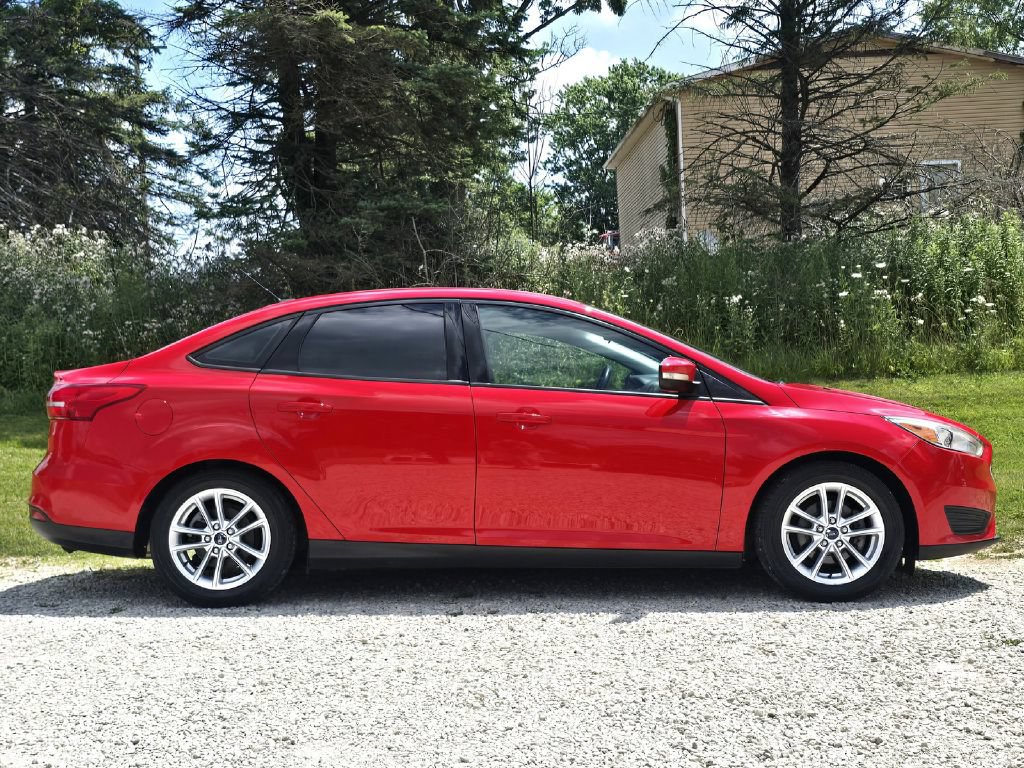 Used 2016 Ford Focus SE w/ SE Cold Weather Package FWD image 8