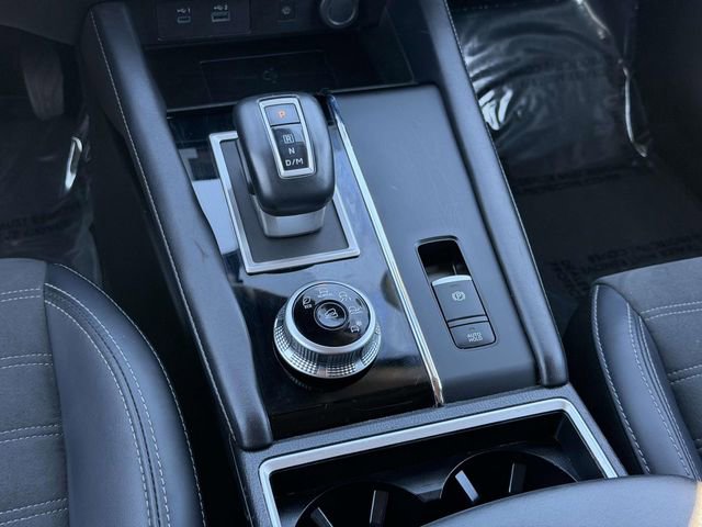 Used 2024 Mitsubishi Outlander SE image 19