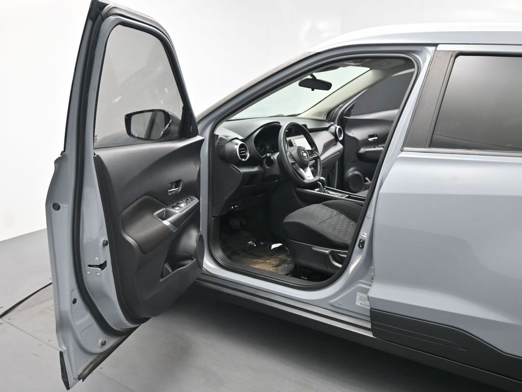 Used 2021 Nissan Kicks SV image 9