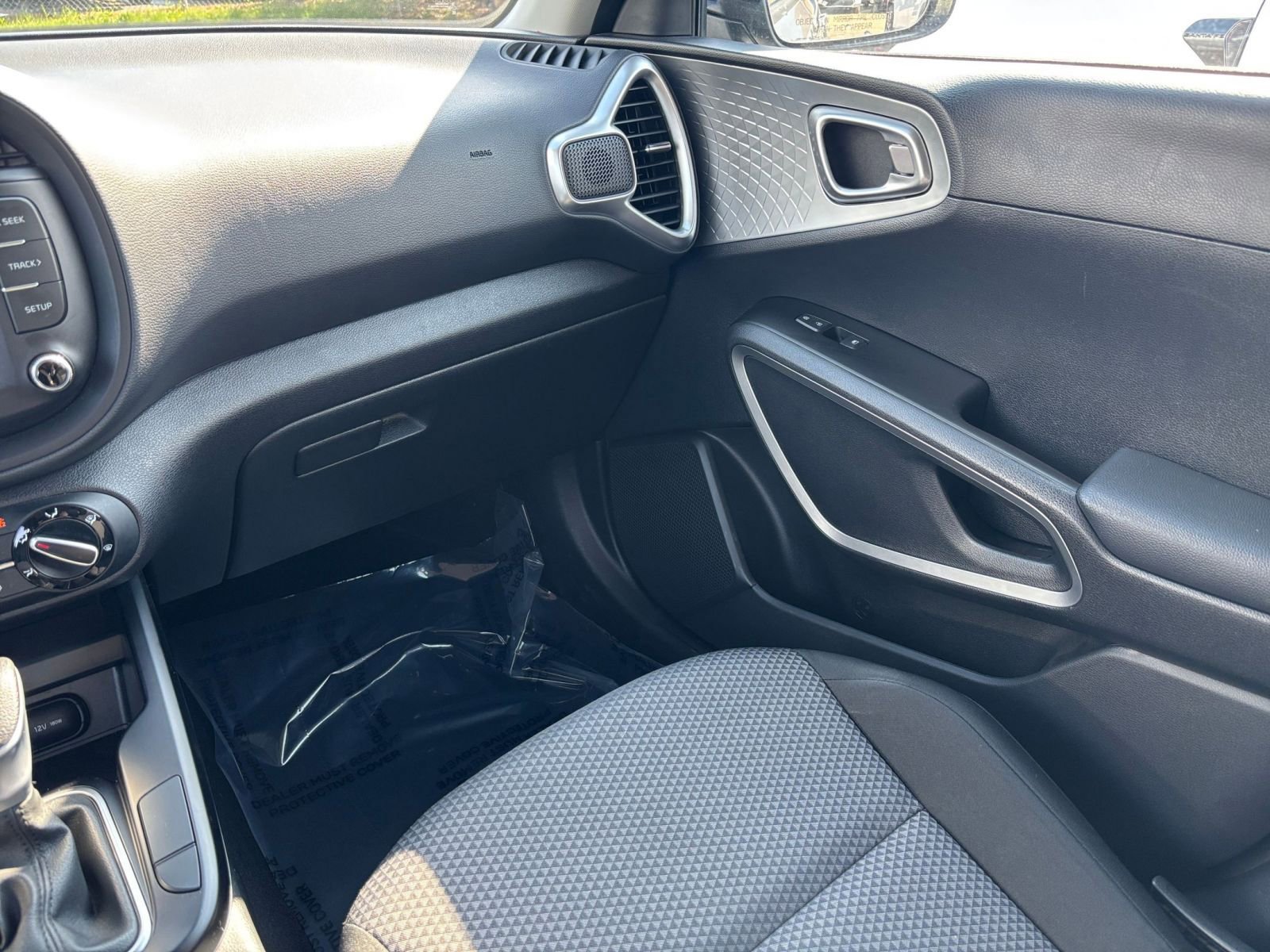 Used 2025 Kia Soul LX w/ LX Technology Package image 33