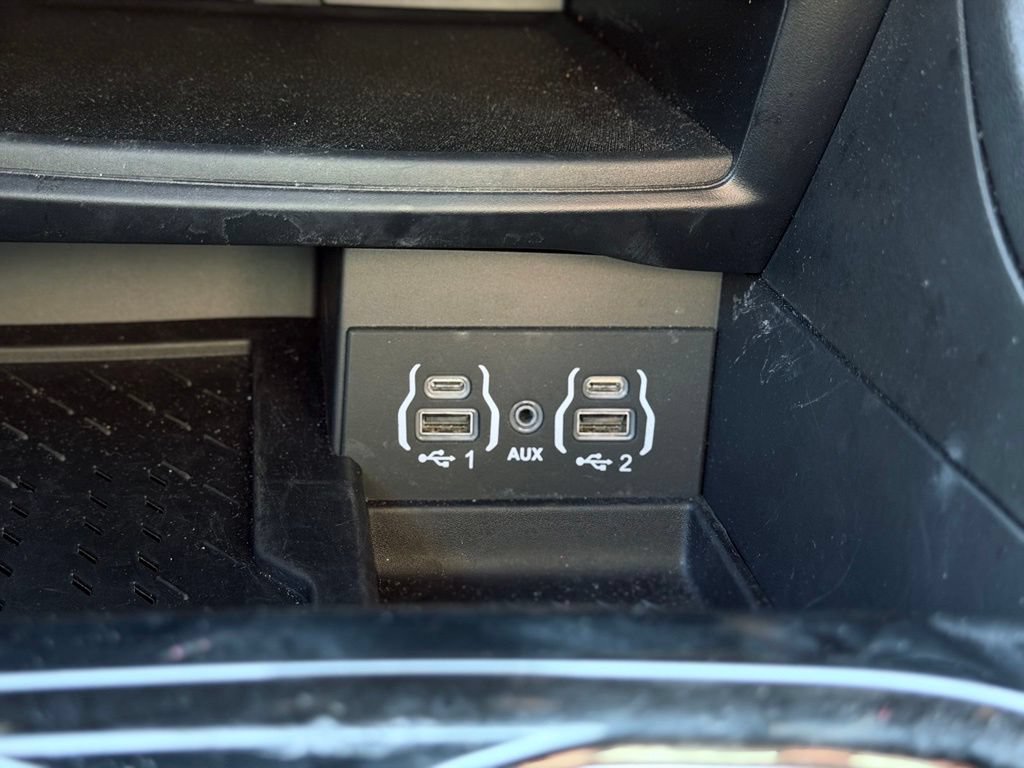 Used 2025 Chrysler Pacifica Limited FWD image 49