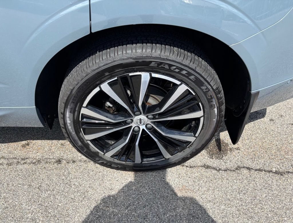Certified 2024 Volvo XC60 B5 Plus w/ Protection Package Premier AWD/4WD image 33