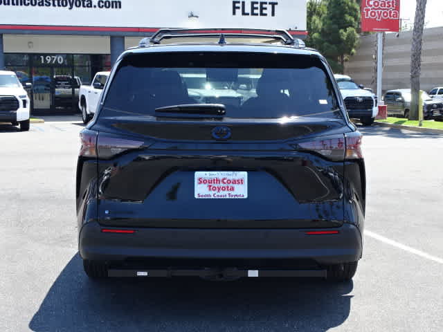Certified 2025 Toyota Sienna XLE Woodland Edition AWD/4WD image 13