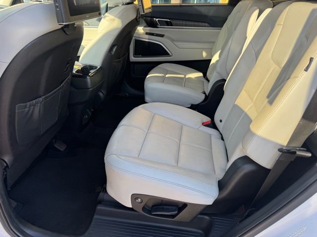 Used 2023 Kia Telluride EX w/ EX Captain's Chair Package image 16
