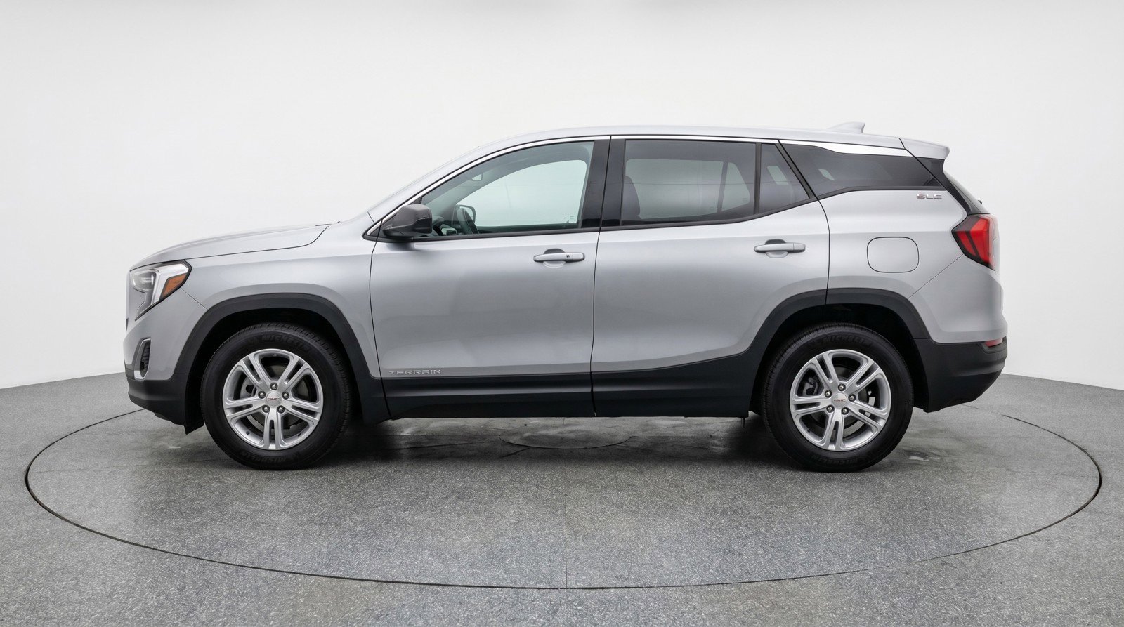 Used 2024 GMC Terrain SLE FWD image 5