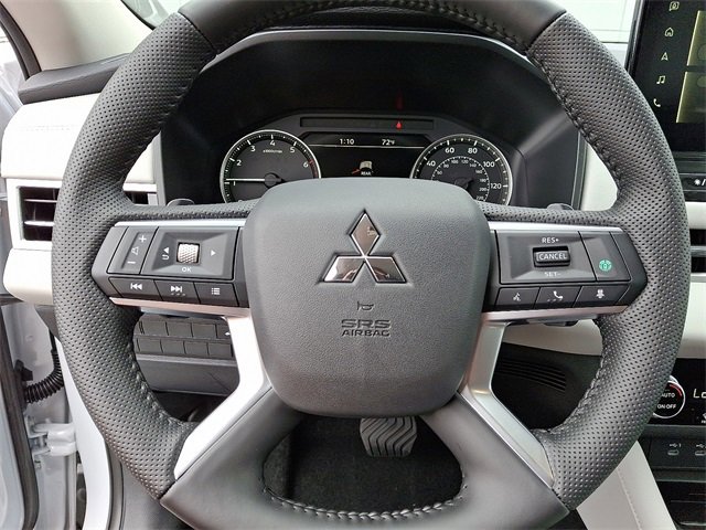 New 2025 Mitsubishi Outlander SE image 9