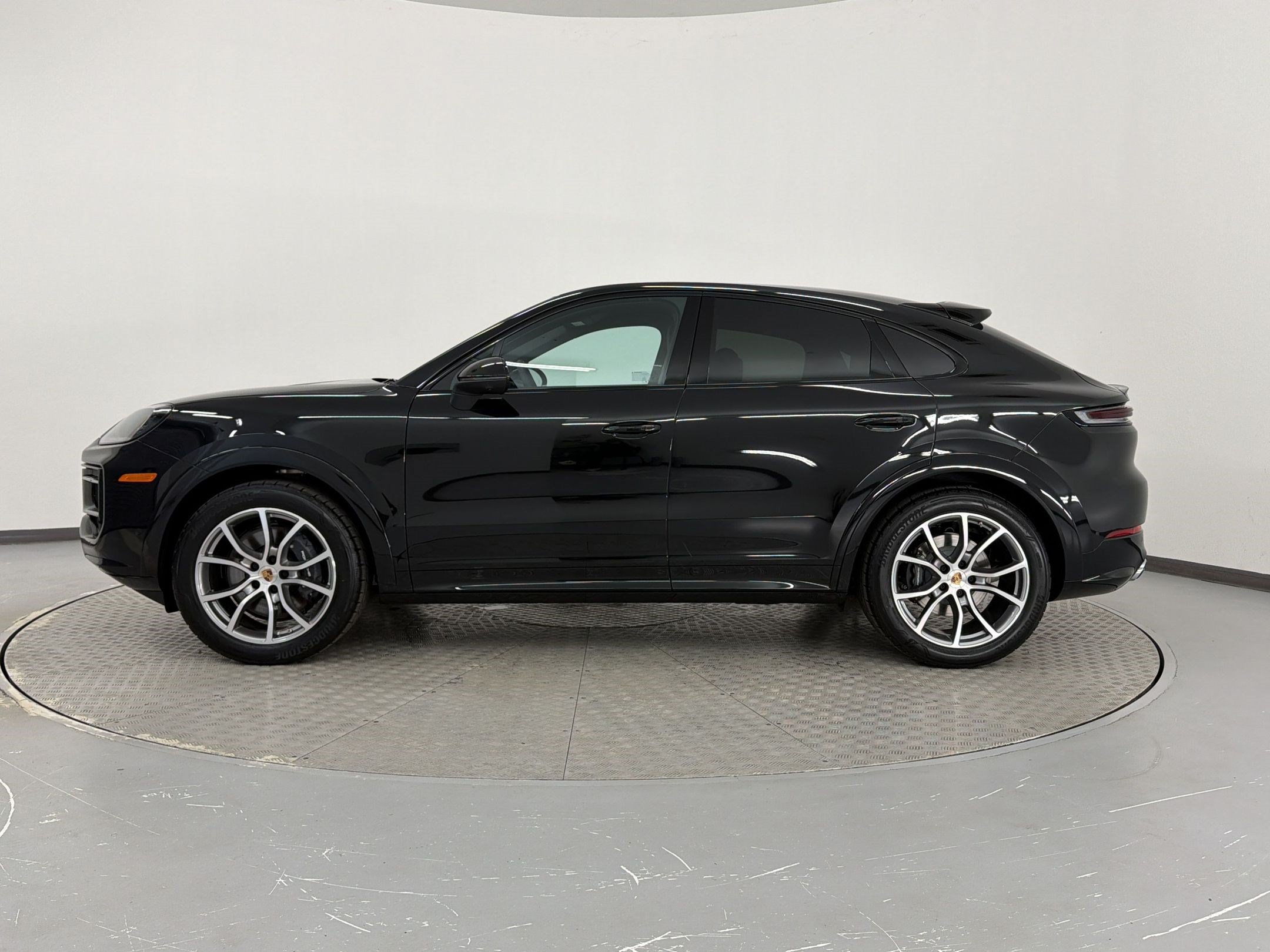 New 2026 Porsche Cayenne Coupe AWD/4WD image 2