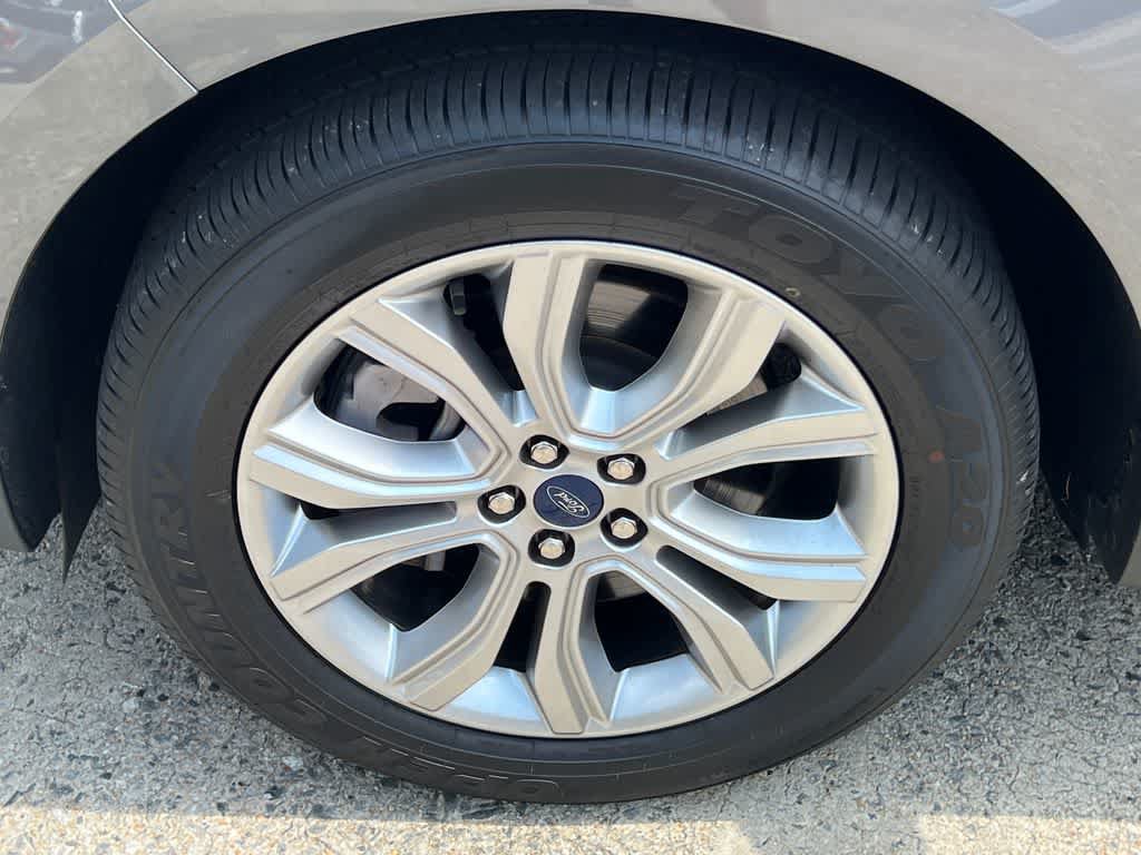Used 2022 Ford Edge Titanium AWD/4WD image 11