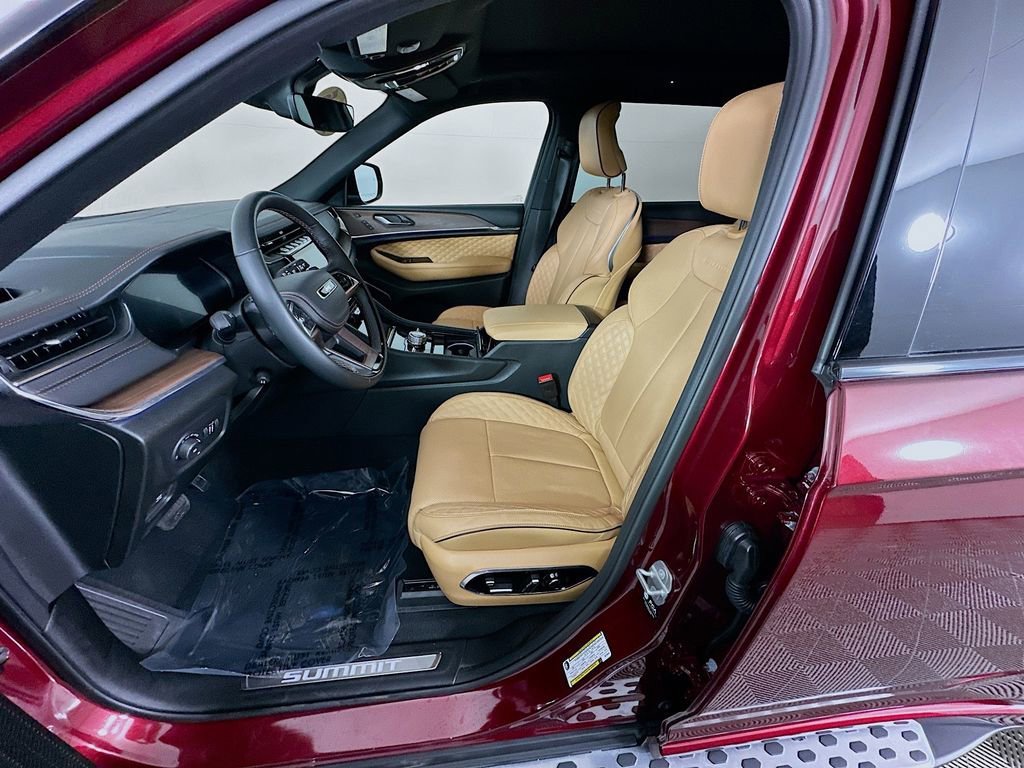 Certified 2025 Jeep Grand Cherokee L Summit w/ Obsidian Package image 33