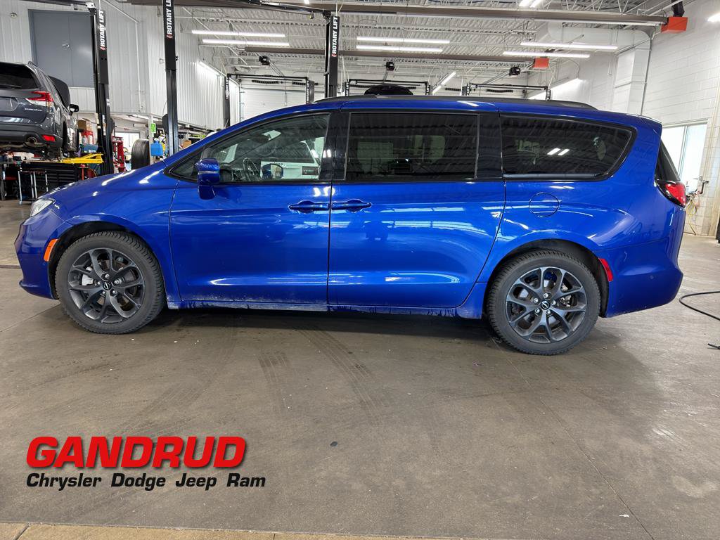 Used 2021 Chrysler Pacifica Touring-L w/ Uconnect Theater Family Group AWD/4WD video 1