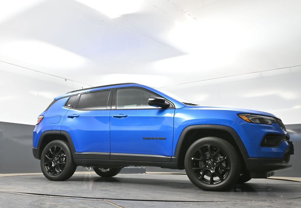 Used 2025 Jeep Compass Latitude w/ Altitude Special Edition AWD/4WD image 42
