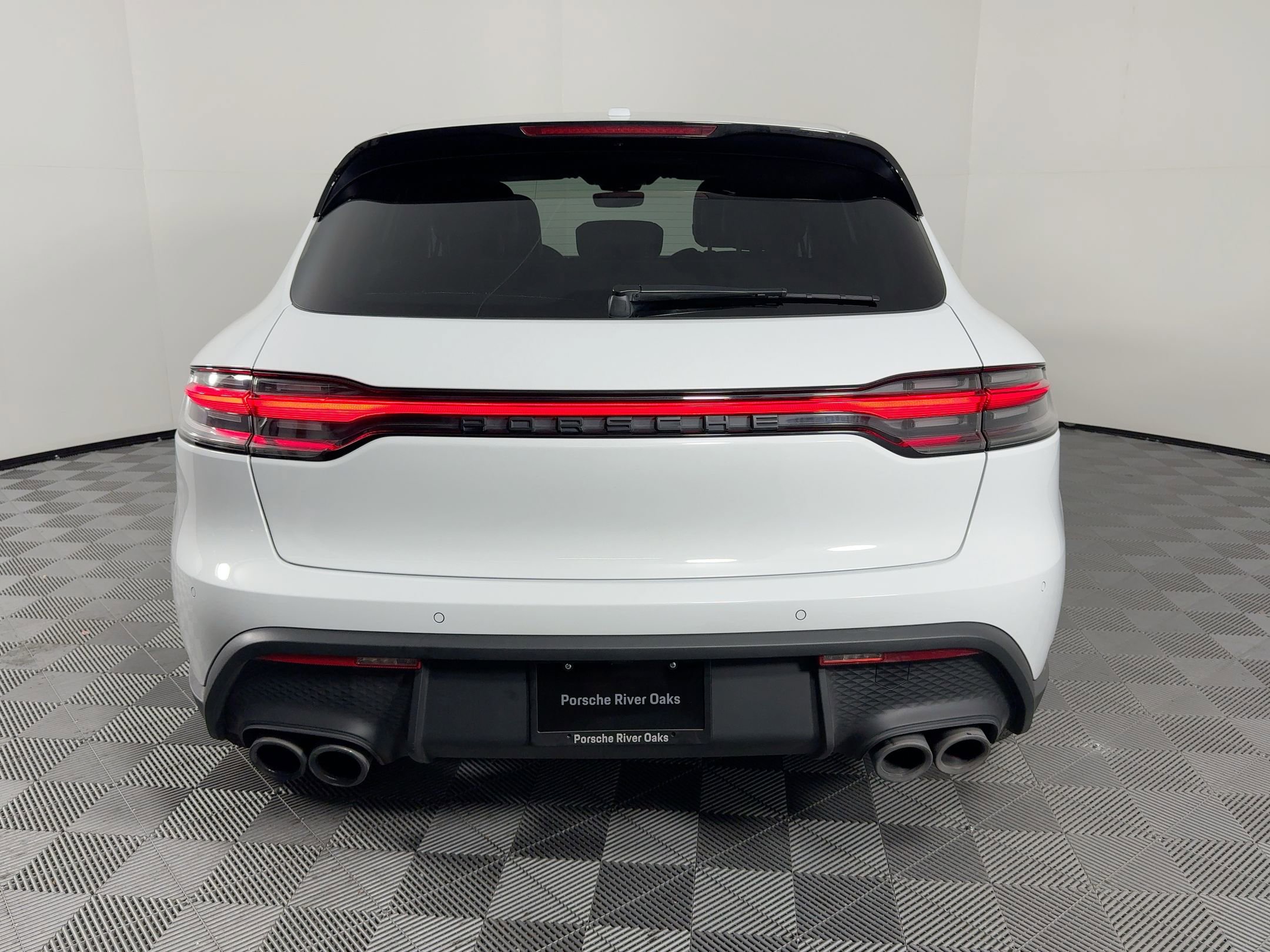 Certified 2022 Porsche Macan AWD/4WD image 10