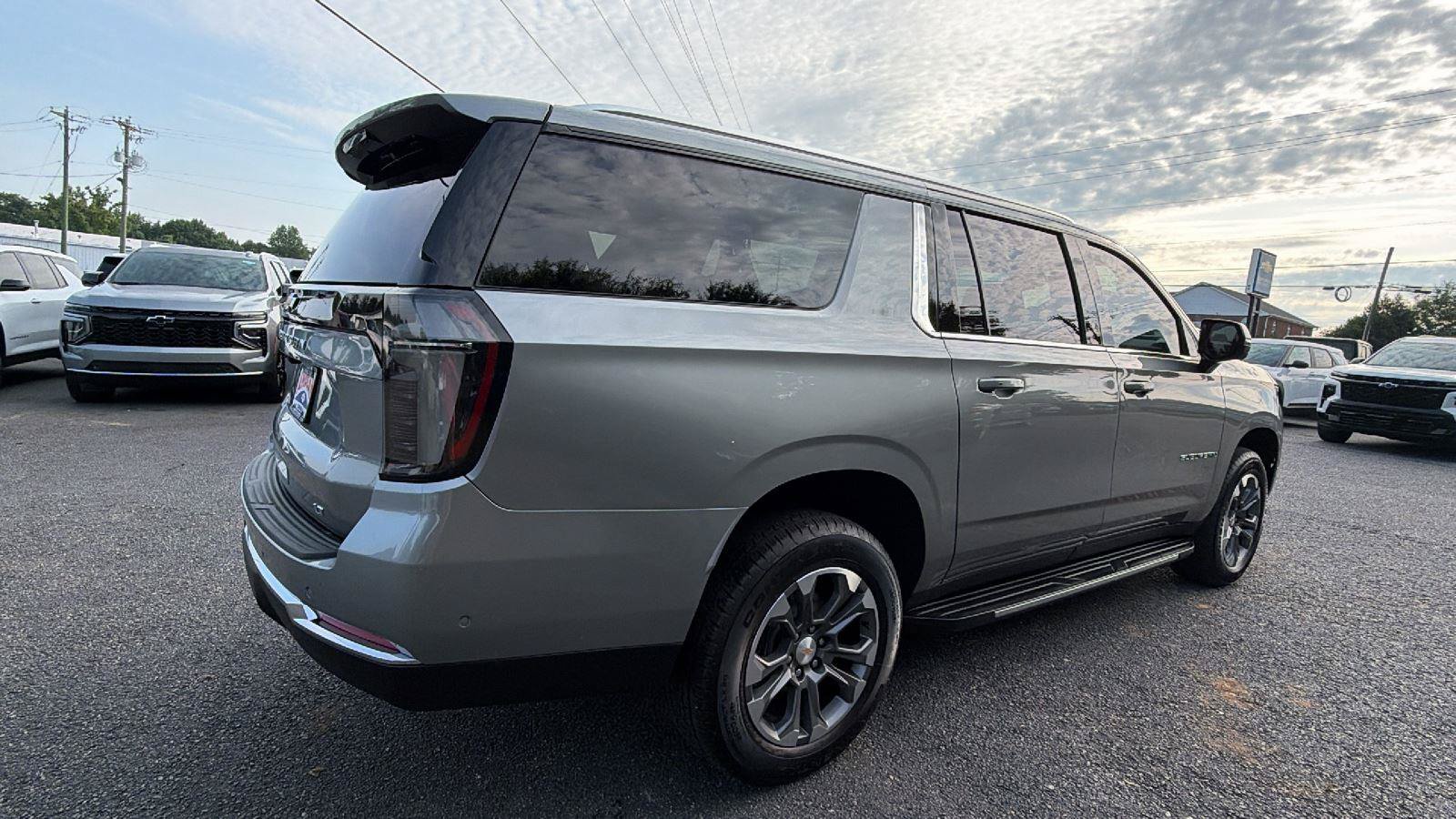 New 2026 Chevrolet Suburban LT w/ Comfort Package AWD/4WD image 8